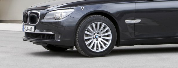 Сколько стоит поменять шины на бронированном BMW 7 серии?